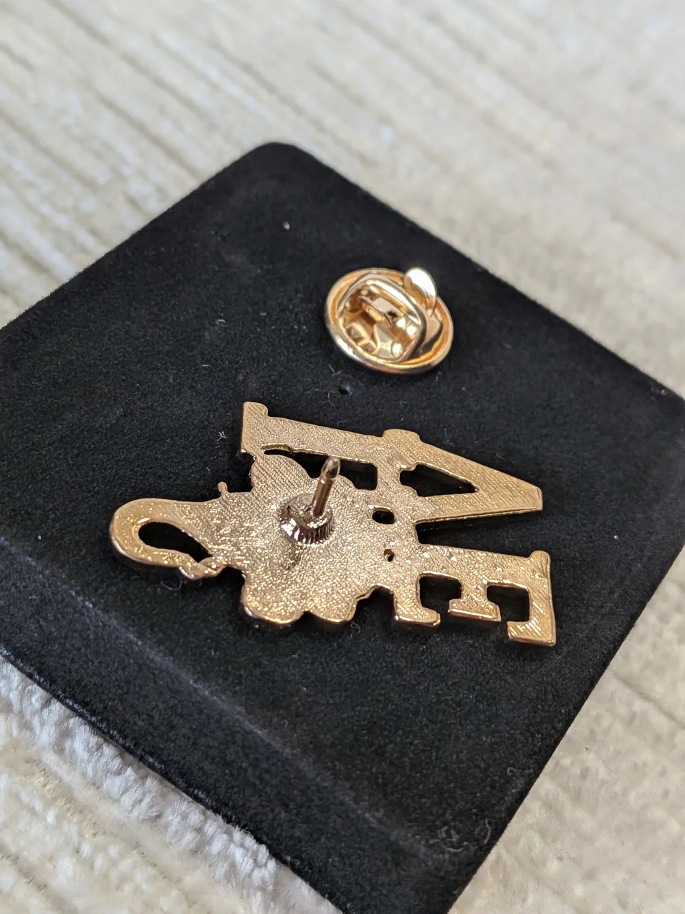 Bumblebee Gnome Enamel Pin - Love - With Case Metal Pin For Hats, Backpacks